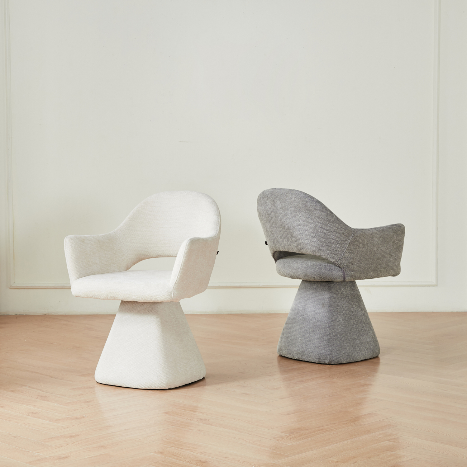 polythrona-trapezarias-peristrefomeni-fb-1